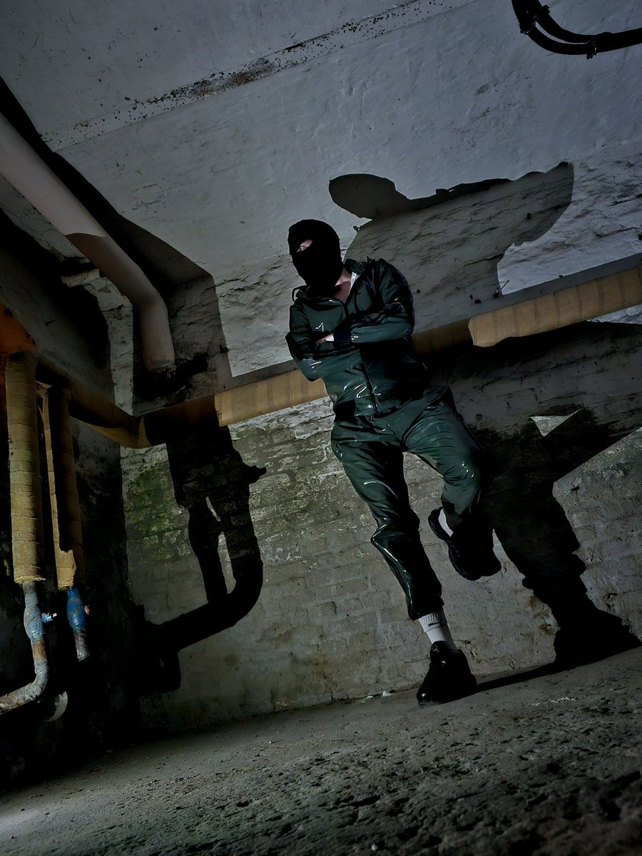Steven01369996's tweet photo. My lair. My rules. ⛓️😈
I don’t play games. I take what’s mine. If you can’t handle the alpha, don’t even try. 🚫
Facepic or no response. 📸
#ActiveAlpha #Dominant #GearGay #ShinyGear #AlphaSagger #ActiveTop https://t.co/ai2CH90KMX