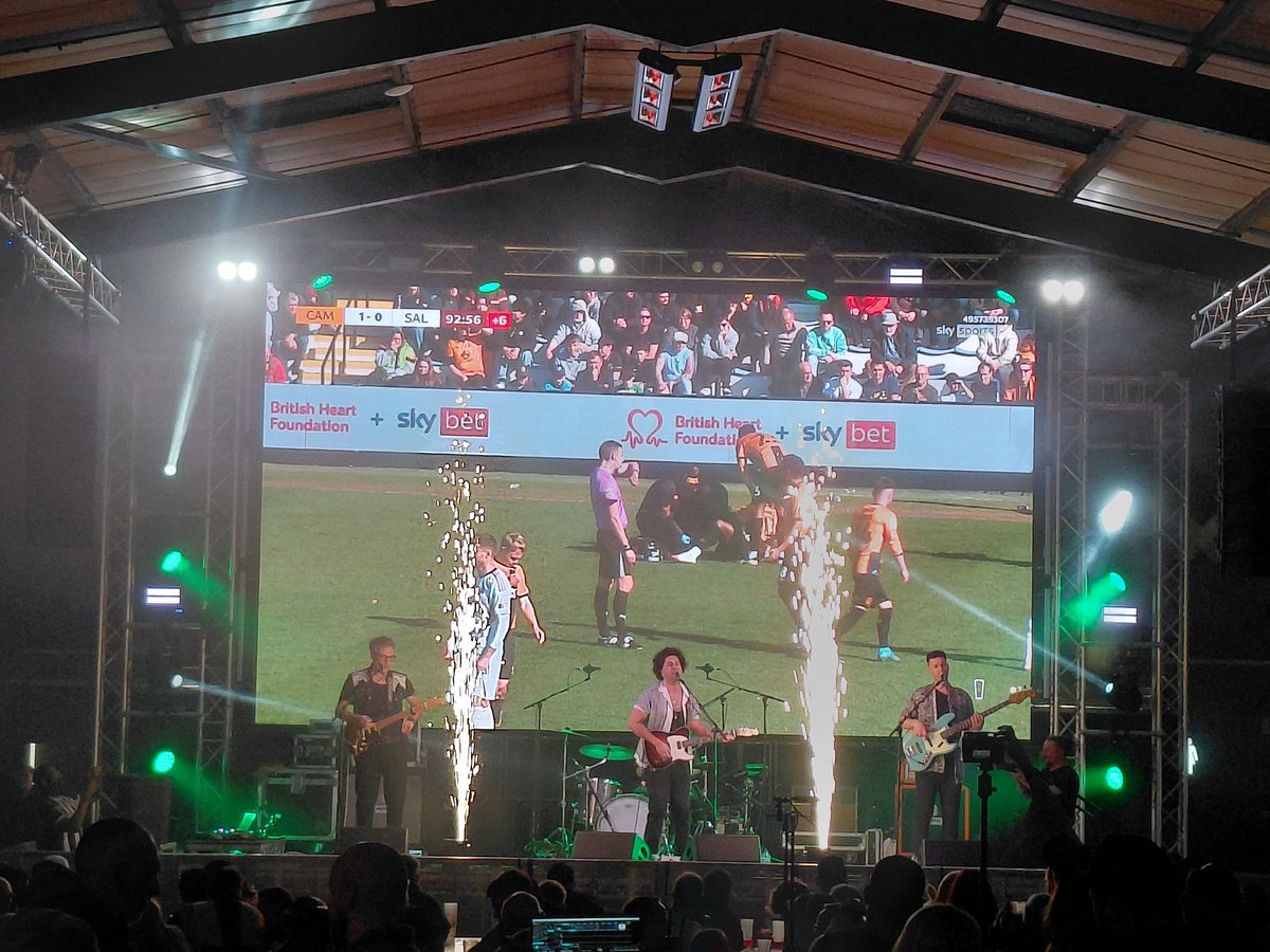 Neil Tomlinson tweet media