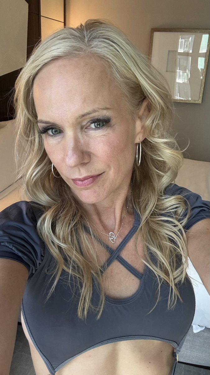 Professor Bella Bare Chicago Exxxotica tweet media