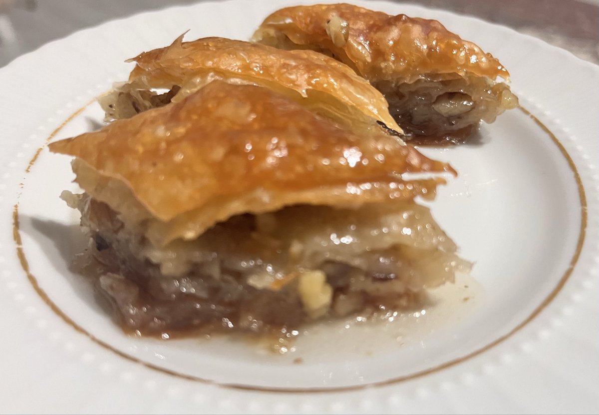 Akederbingol's tweet photo. Bayramda Bingöl ev baklavası 
Bayramınız mübarek olsun https://t.co/KuLqG4zrfZ