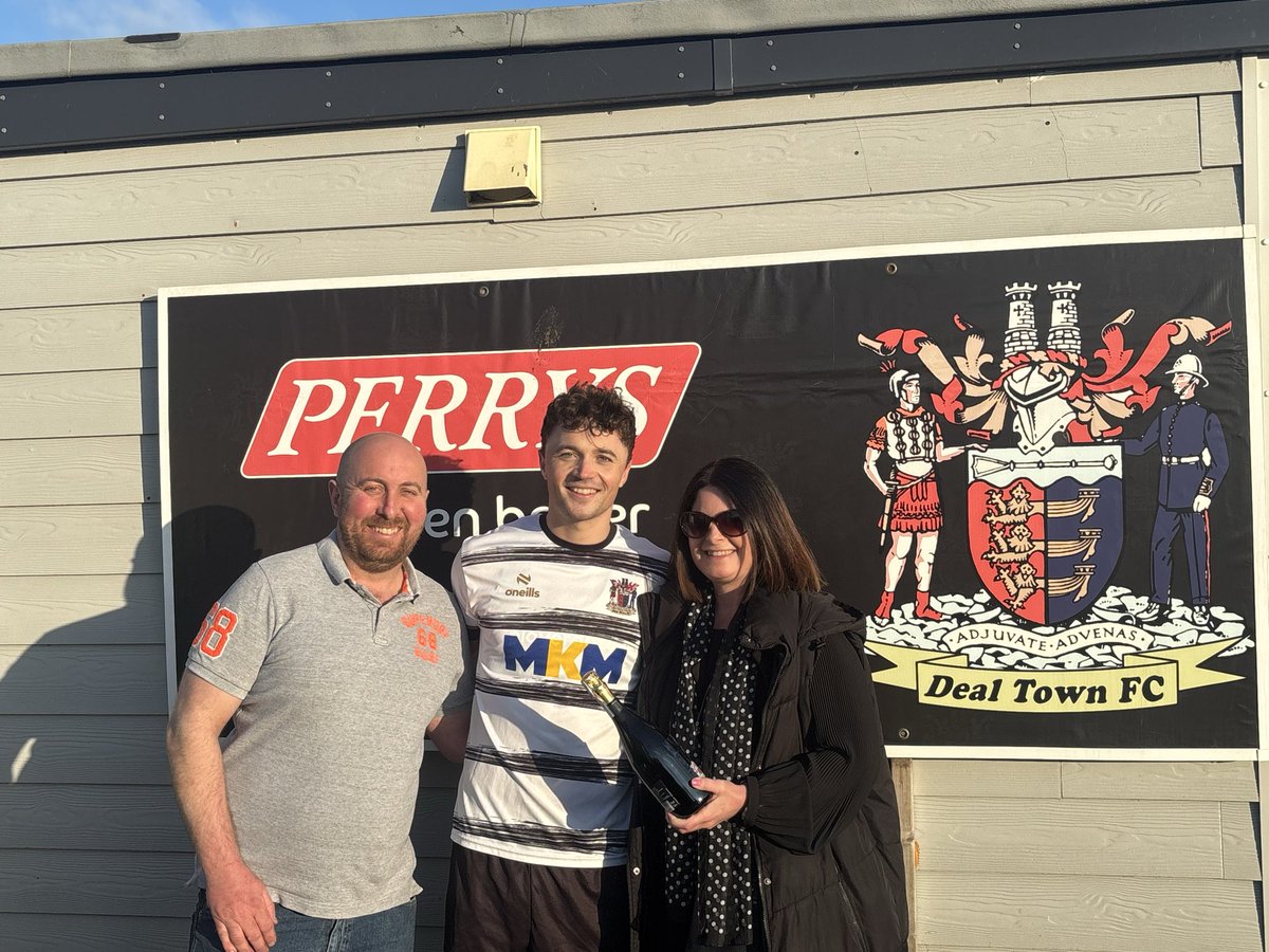 Deal Town FC tweet media