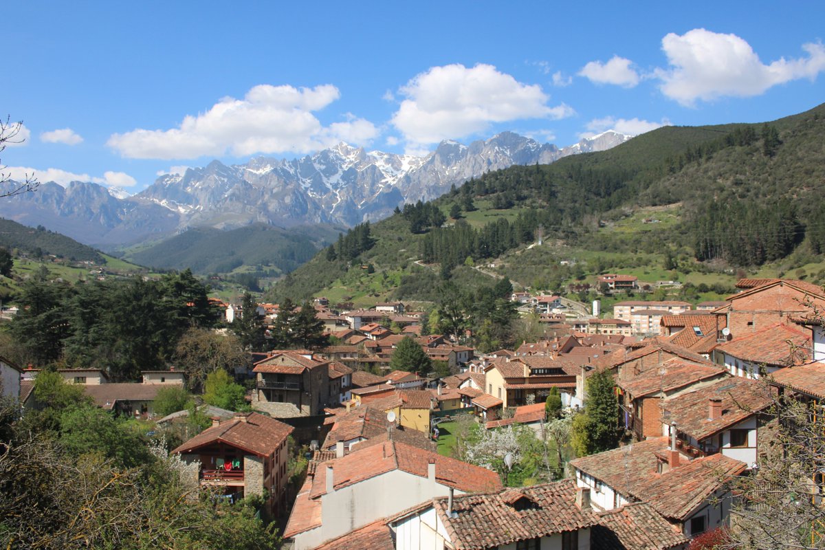 riesgotwit's tweet photo. Picos de Europa desde Potes. https://t.co/gqZx4dO4cA