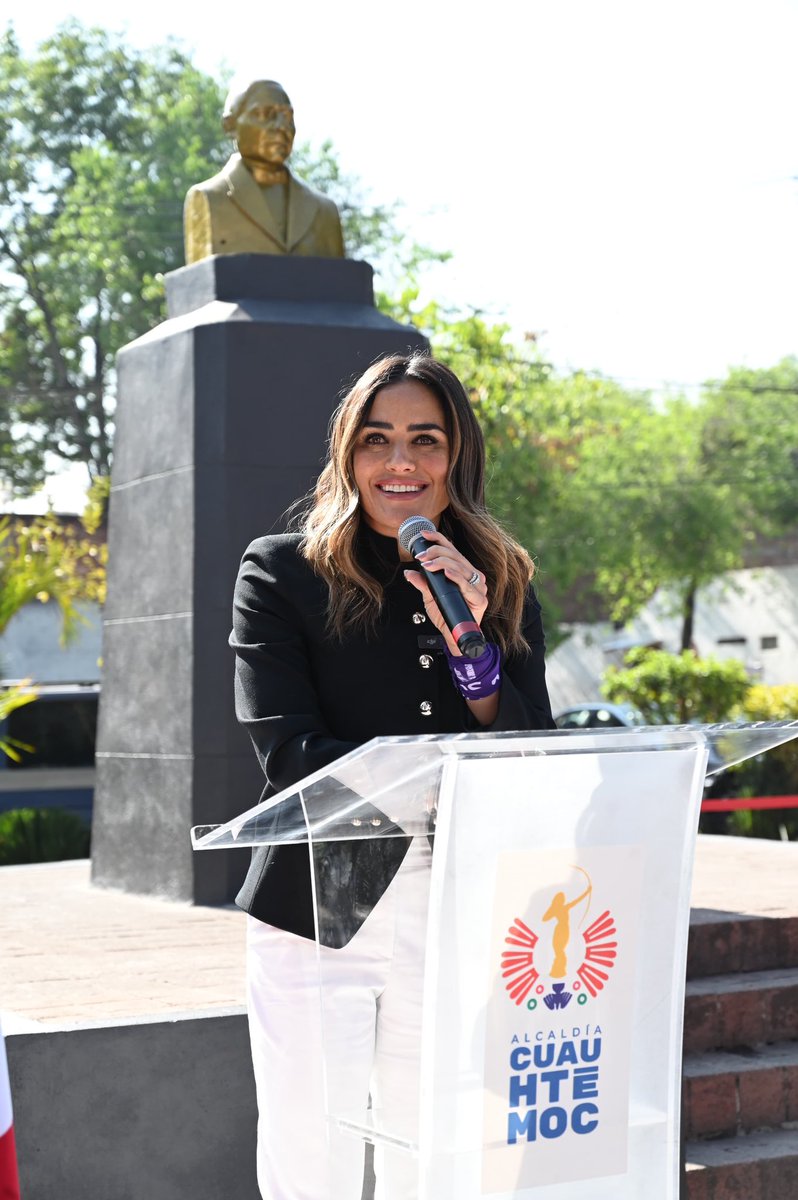 AlessandraRdlv's tweet photo. En el natalicio de Benito Juárez, recuperamos la Plaza Juárez Oyamel en Atlampa. Un espacio que estaba en el abandono… hoy vuelve a ser de la gente. Porque honrar a Benito Juárez no es solo recordarlo, es actuar con firmeza, con principios y con resultados. Es devolverle dignidad a cada rincón de nuestra alcaldía.

Hoy no solo recuperamos una plaza.
Recuperamos un símbolo.
Recuperamos el espacio público.
Recuperamos el poder de la gente.

Y que se escuche fuerte:
En Cuauhtémoc, la historia no se conmemora… se continúa.