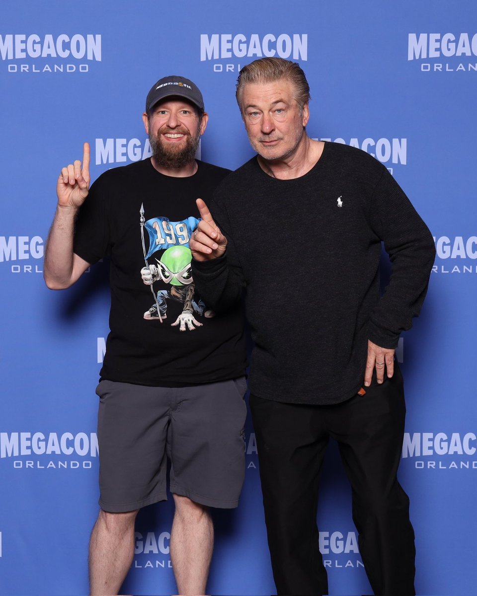 Alec Baldwin's Finger 1️⃣9️⃣9️⃣ tweet media