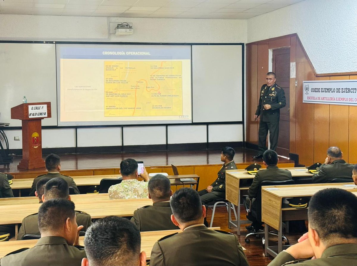 ceeeperu's tweet photo. El CEEEP agradece al Gral Div Oscar Luis Calle Pérez, Cmdte de la II DE, por su destacada participación como expositor en la conferencia sobre el Cenepa en la Escuela de Artillería, fortaleciendo la formación y el análisis estratégico del Ejército del Perú. https://t.co/jd7TaLIRSe