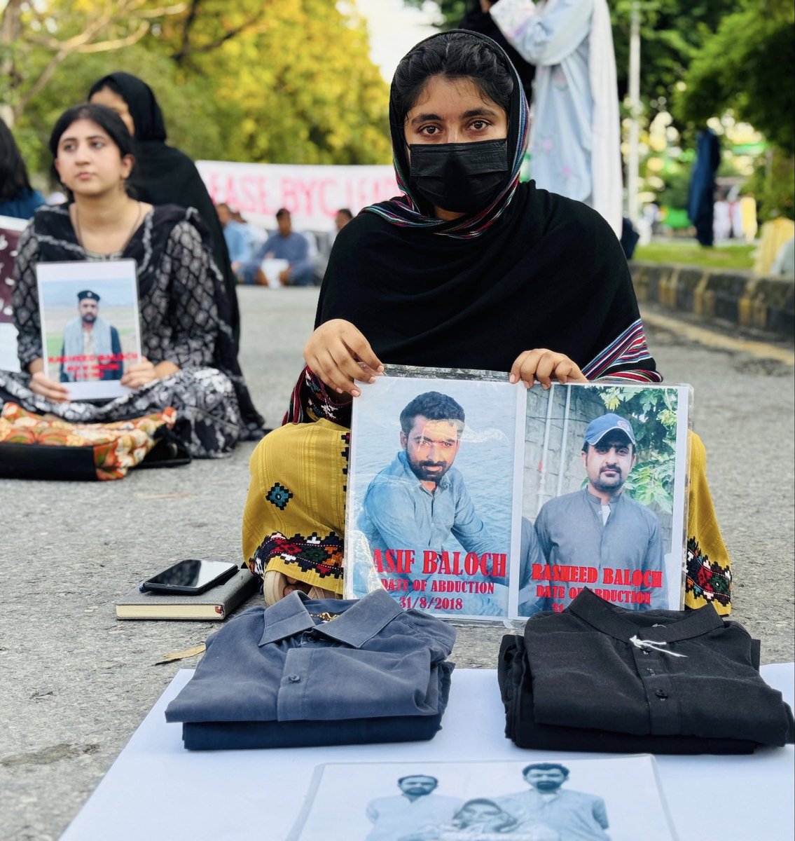 اس سال بھی عید ہمارے لیے درد، تکلیف، اور کرب لے کر آئی ہے ۔ ایسے گنتے گنتے سات سال ہو گئے بھائیوں کی جبری گمشدگی کے بعد ہم نے نہ عید دیکھی ہے اور نہ ہمیں پتا ہے کہ خوشی اور تہوار کیا ہوتی ہے۔ بس ریاستی جبر ہے جو ہم سے ہمارے زندہ رہنے اور خوشی سے جینے کا حق چھین چکی ہے۔