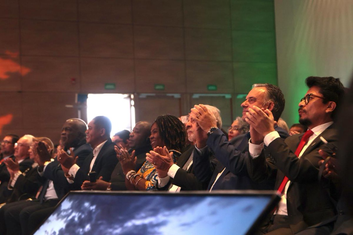 APCColombia's tweet photo. ¡Junto a 14 delegaciones de África y 23 de América Latina y el Caribe aperturamos el espacio de Alto Nivel #CELACÁFRICA2026!

Con el objetivo de establecer una hoja de ruta que fortalezca la articulación birregional, iniciamos esta última jornada histórica. https://t.co/FYF42sMZKF