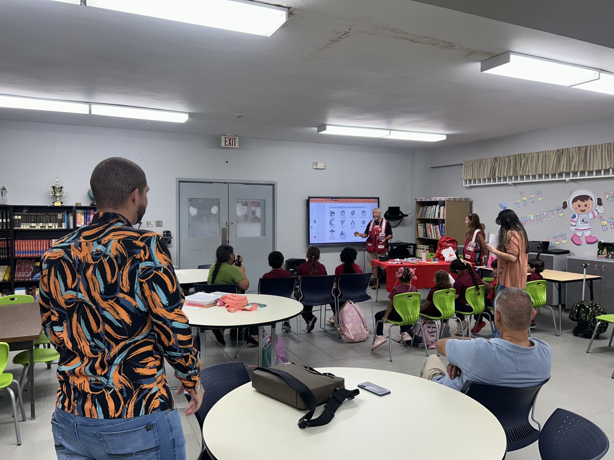 Cruz Roja PR tweet media