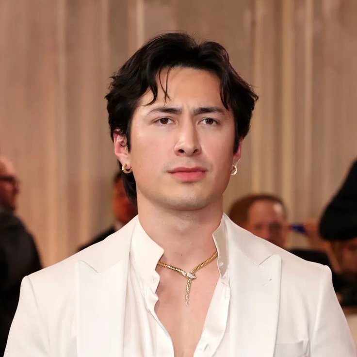 HudsonwilliamMX's tweet photo. Lo afortunados que fuimos de vivir en tiempo real, uno de los debuts más impresionantes que ha tenido la industria. Hudson Williams en la temporada de premios y semanas de la moda 2026; siempre serás recordado.