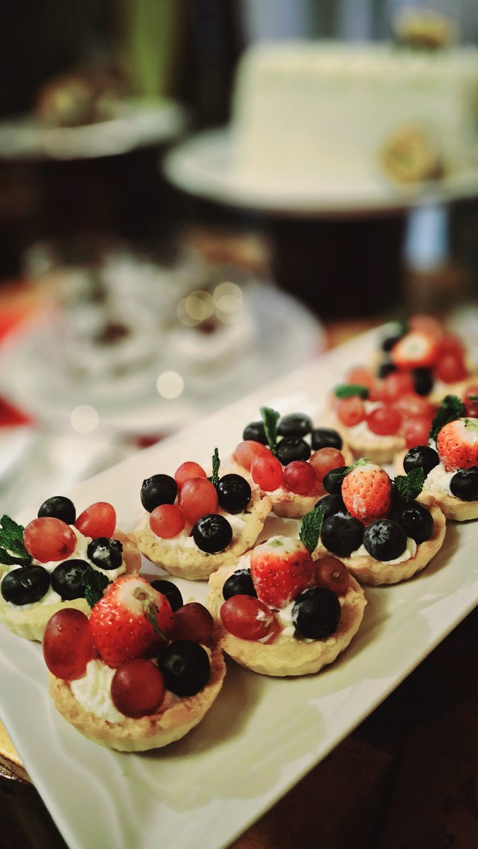 Dodješ u divljinu, platiš lepo i onda se zabezekneš kad vidiš žabu u restoranu.

 Važno je da ne bude u hrani.