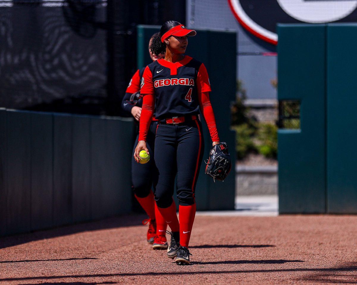 UGASoftball's tweet photo. Feeling right 🤩

#Team30 | #GoDawgs https://t.co/lv9Ruxb2ae