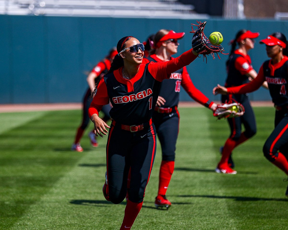 UGASoftball's tweet photo. Feeling right 🤩

#Team30 | #GoDawgs https://t.co/lv9Ruxb2ae