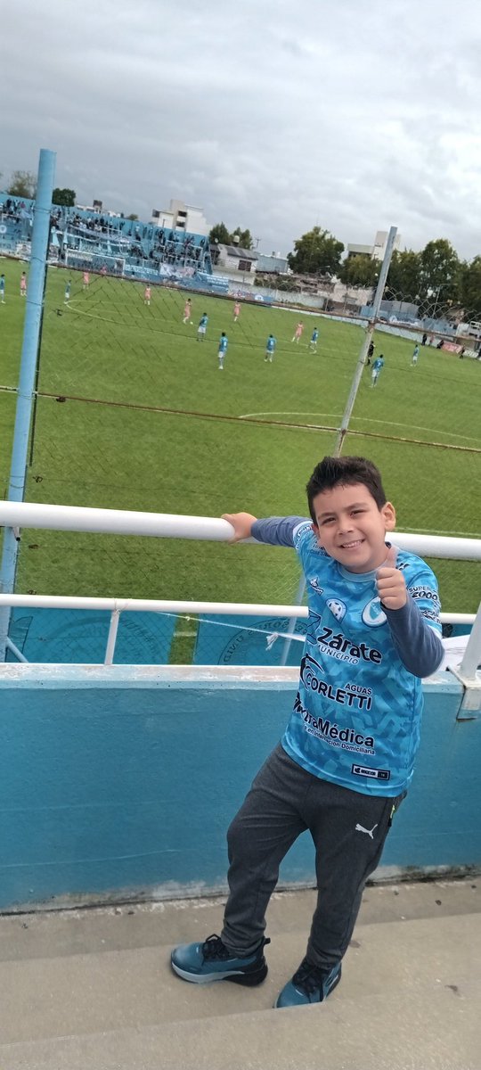 DanielfVico's tweet photo. Aunque ganes o pierdas, aunque llueva o truene, siempre firme junto al CADU 💙 @ElCaduOnline @caduoficialok #BuenSabado https://t.co/QLGTB87FID