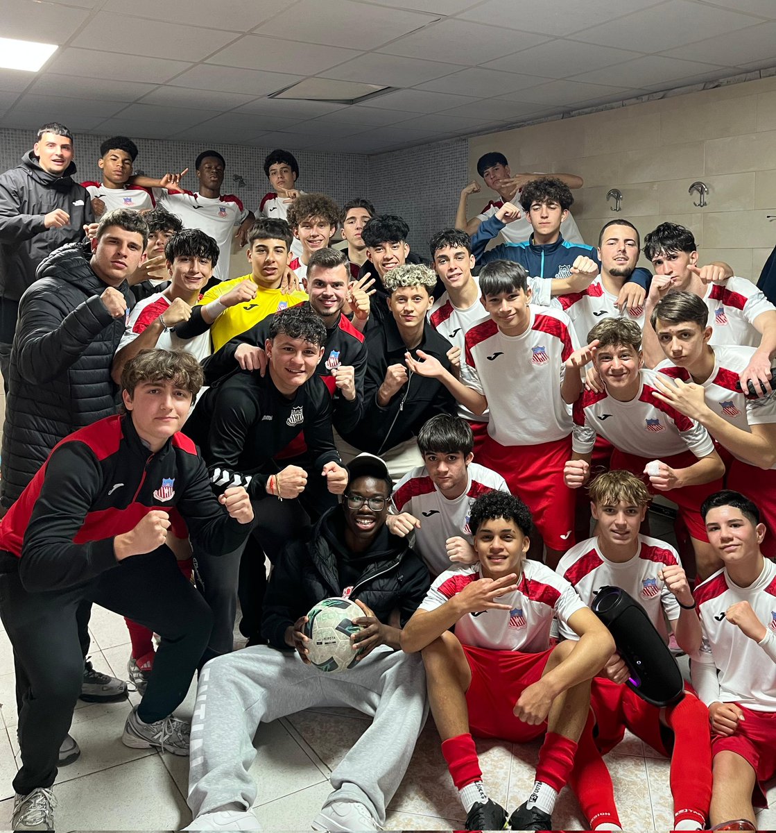 ADComplutense's tweet photo. 🏆 Primera División Autonómica Cadete Grupo 2
📈 Jornada 23
🏟️ Cadete "A" 2️⃣-0️⃣ @UnionVB "A"
🎯 Pablo y Abraham 

#EsaMaravillosaMinoría 🤫
#VamosComplu
🤍❤️ https://t.co/cwGRxjR153