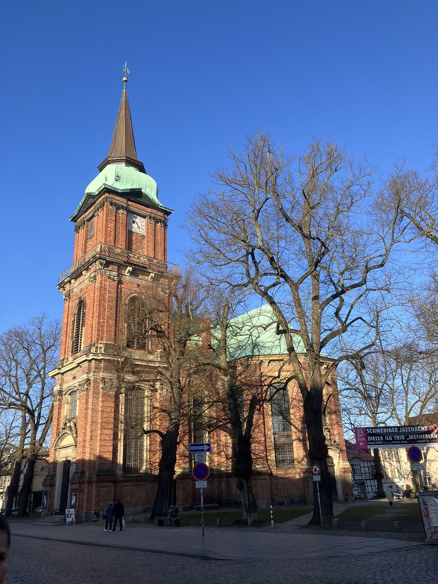 Ben am ewigen Glitzerwasser 🌈🖤 tweet media