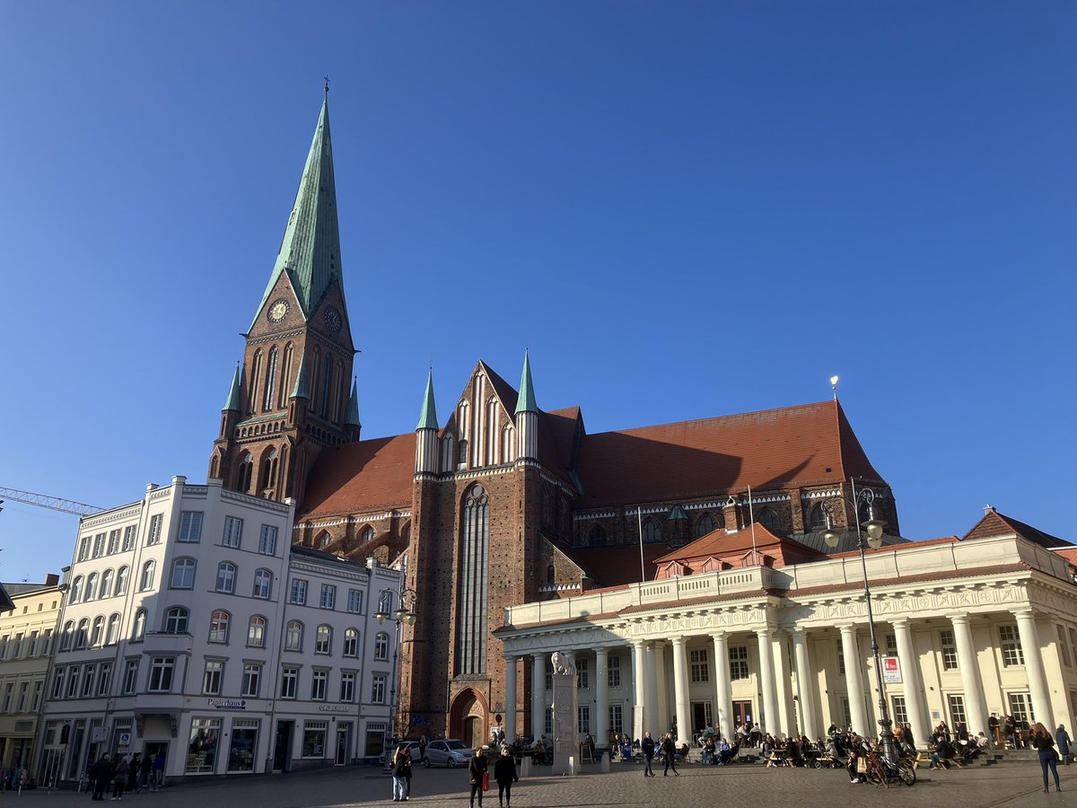 Ben am ewigen Glitzerwasser 🌈🖤 tweet media