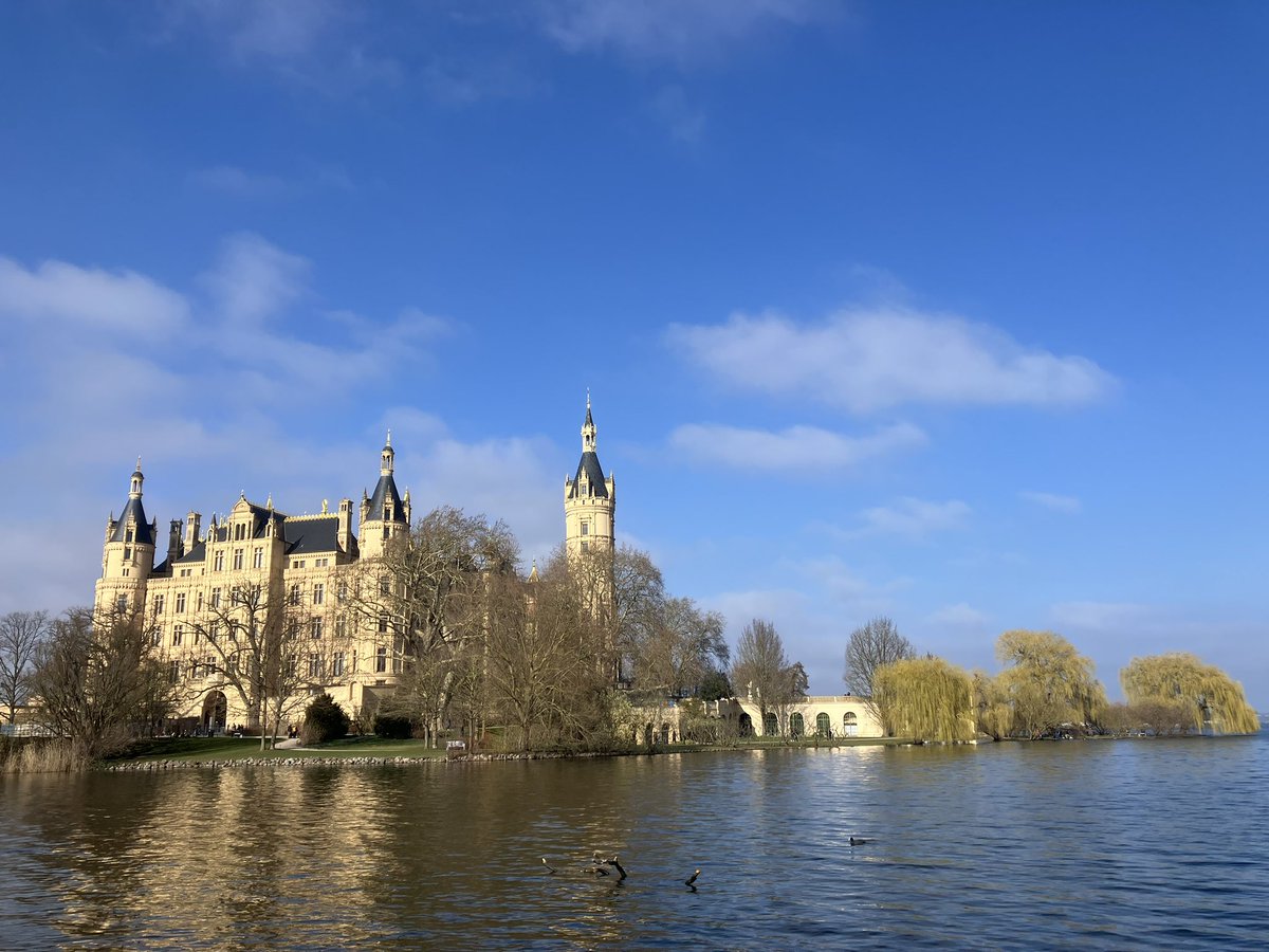 Ben am ewigen Glitzerwasser 🌈🖤 tweet media