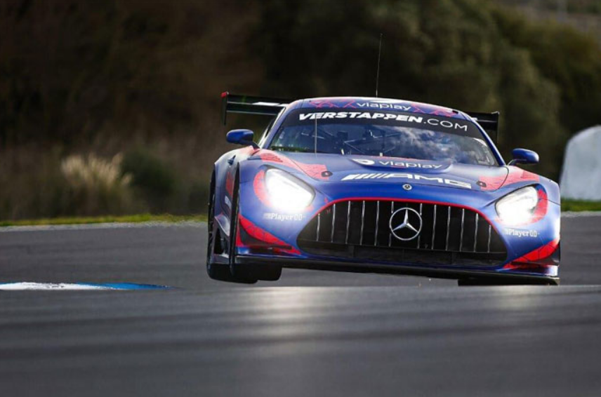 Autoracing tweet media