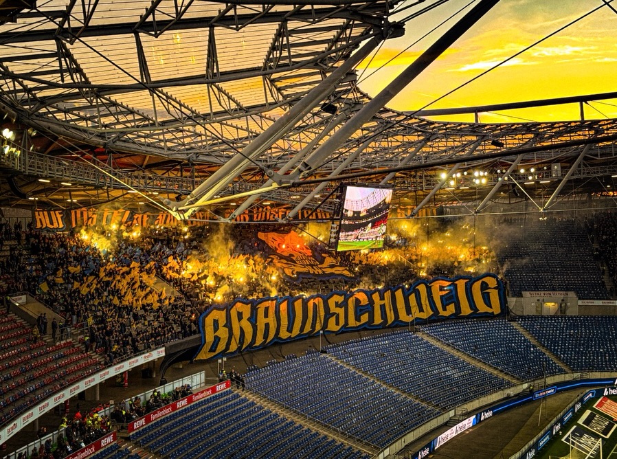 𝕊𝕋𝔸ℕ𝔻 𝕐𝕆𝕌ℝ 𝔾ℝ𝕆𝕌ℕ𝔻 👊 tweet media