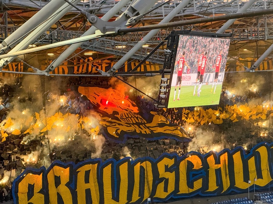 𝕊𝕋𝔸ℕ𝔻 𝕐𝕆𝕌ℝ 𝔾ℝ𝕆𝕌ℕ𝔻 👊 tweet media