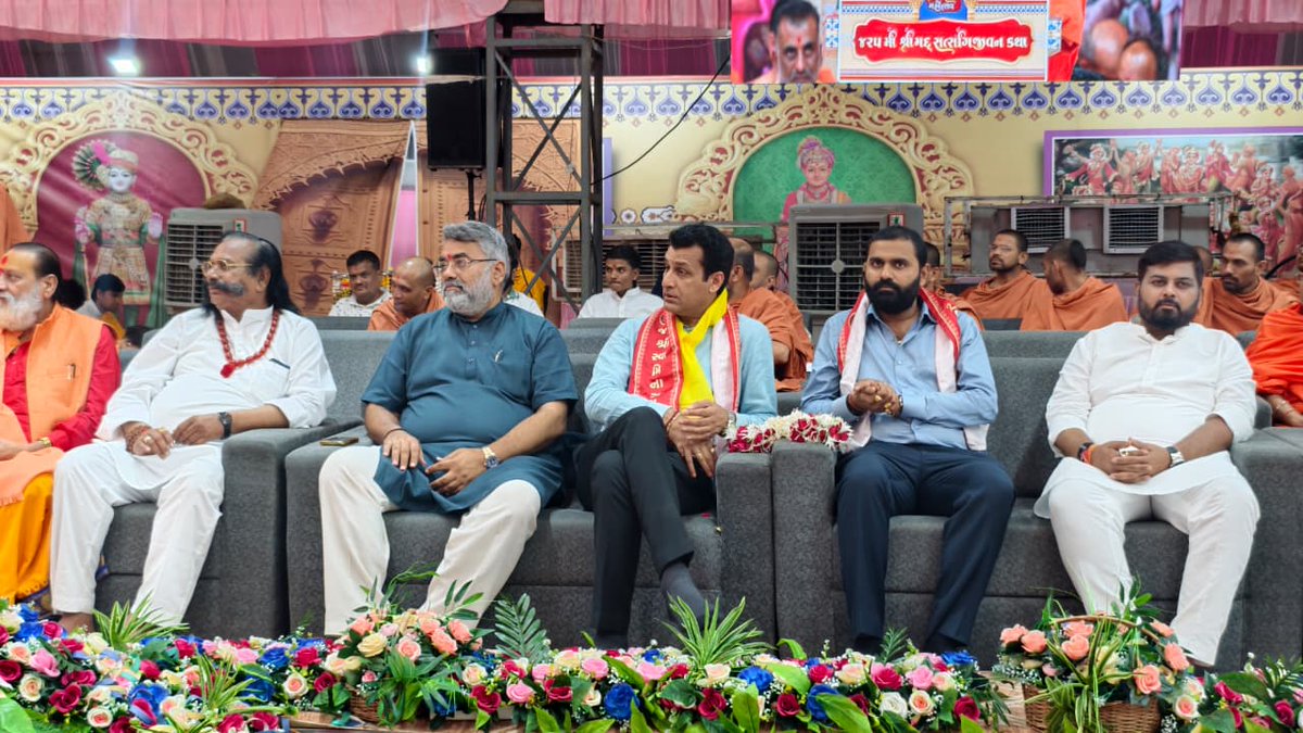 શ્રી દ્વારકા મહોત્સવ :
ધોરેલા ધામ શ્રી મદનમોહનજી મહારાજનો 200 દ્વિશતાબ્દી મહોત્સવ એ 425મોં શ્રી મદ્ સત્સંગી જીવન કથા હાજરી આપી અને સંતો ના આશીર્વાદ લીધા.
#dwarkapeetham