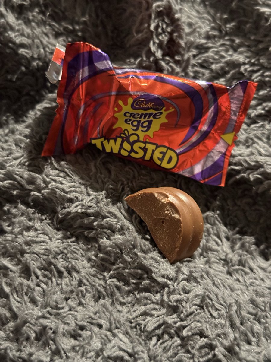 RebeccaB_XIX's tweet photo. @CadburyUK I think I am missing the crème egg part of my chocolate in this selection tub 😂 https://t.co/2nUzn0ovp9