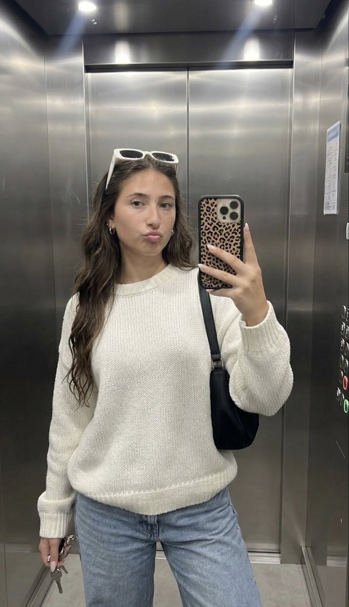 EmmaaaAbt's tweet photo. besoin de moneyslaves pr remplir mon paypal 💙 #moneyslave #findom #soumis https://t.co/snQLJ8wWtl