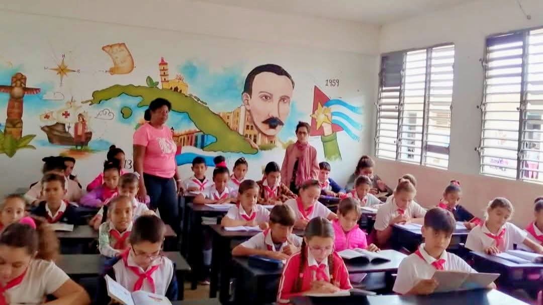 📚 "La educación es y seguirá siendo prioridad en cualquier circunstancia". Ministra de Educación <a href="/naimatrujillob/">Naima Ariatne Trujillo Barreto</a> 

#EducaciónDeCalidad