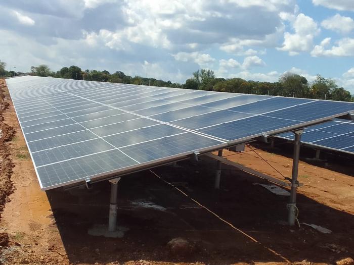 DTCCLasTunas's tweet image. 🇨🇺#CubaAvanza 
El nuevo parque Fotovoltaico, emplazado en nuestro municipio Amancio Rodriguez avanza. Con baterías capaces de acumular energía,  nuestro territorio aporta a la solución con resistencia creativa.
#PetrolerosPorCuba 
#CubaVencerá 
#ENCC 
#Cuba