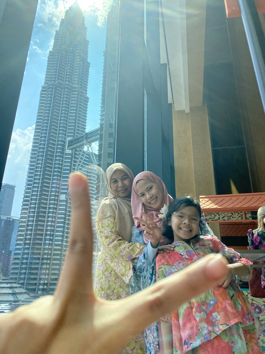 Admaliza's tweet photo. Terberaya sebelah KLCC tahun ni. 

Eid Mubarak 🤍 https://t.co/YGupWtP1AT
