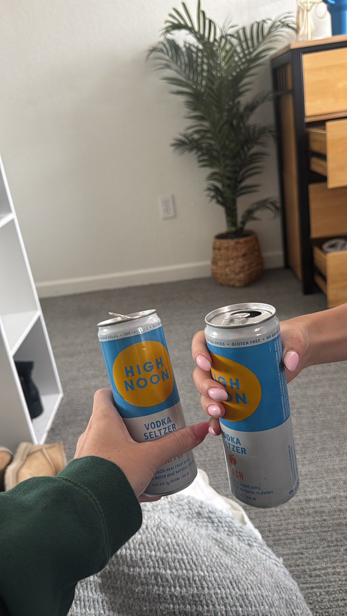 toematerg's tweet photo. havin a nooner w an old friend ! #lookinback #misstiffany2026 https://t.co/iYBuQkDzrs