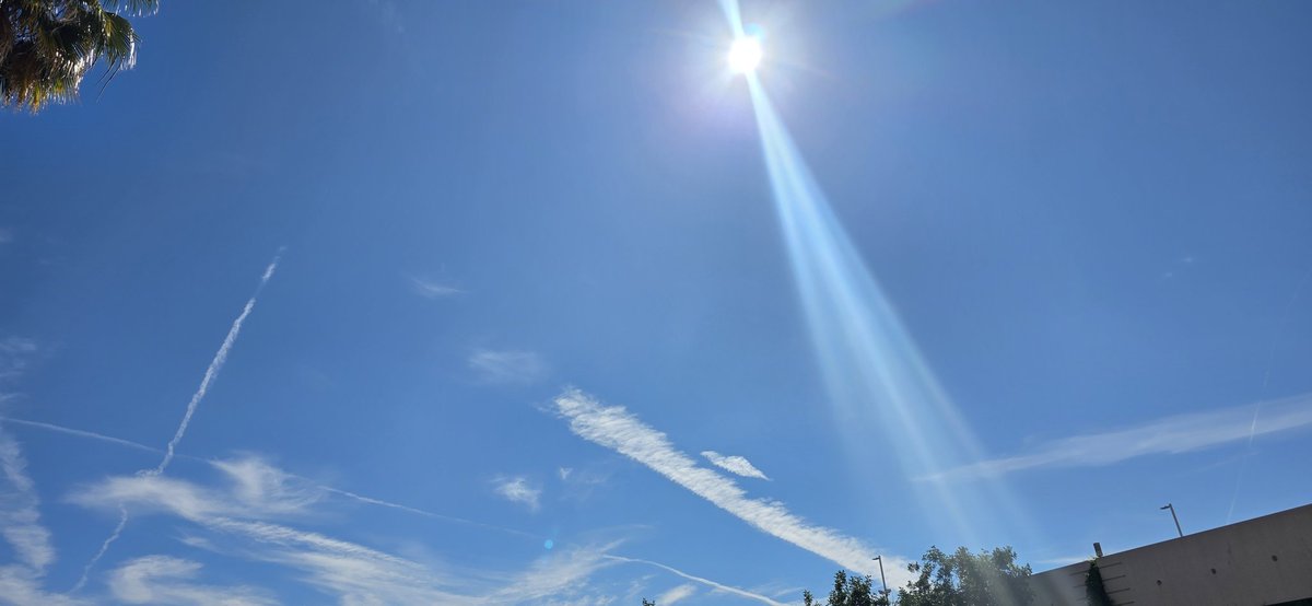 GlobalCHEMTRAIL's tweet photo. #Manmadeclouds https://t.co/0NVF9Ss19g