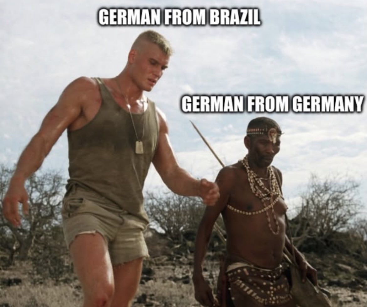 бабка у подъезда tweet media