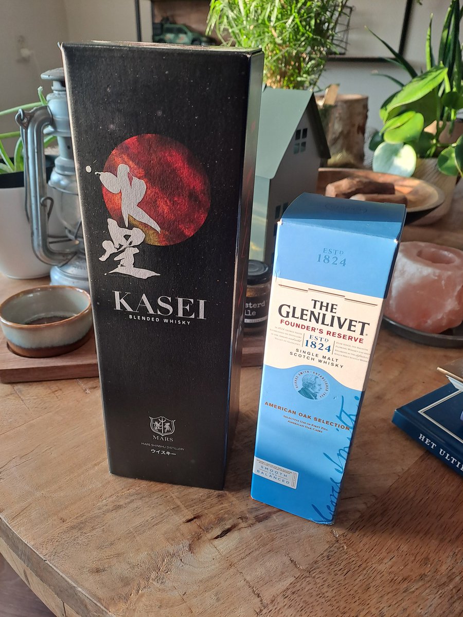 Vandaag 4 oud leerlingen gezien die even langskwamen...3 om hun motor te showen en deze prachtige cadeautjes te geven, en eentje om een opfriscursus te doen na een jaartje niet te hebben gereden. Dat was weer even genieten💪🏻😎. Bedankt toppers!