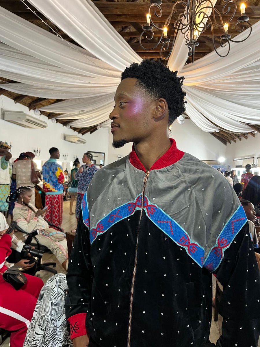 Roṋewa Mathephe tweet media