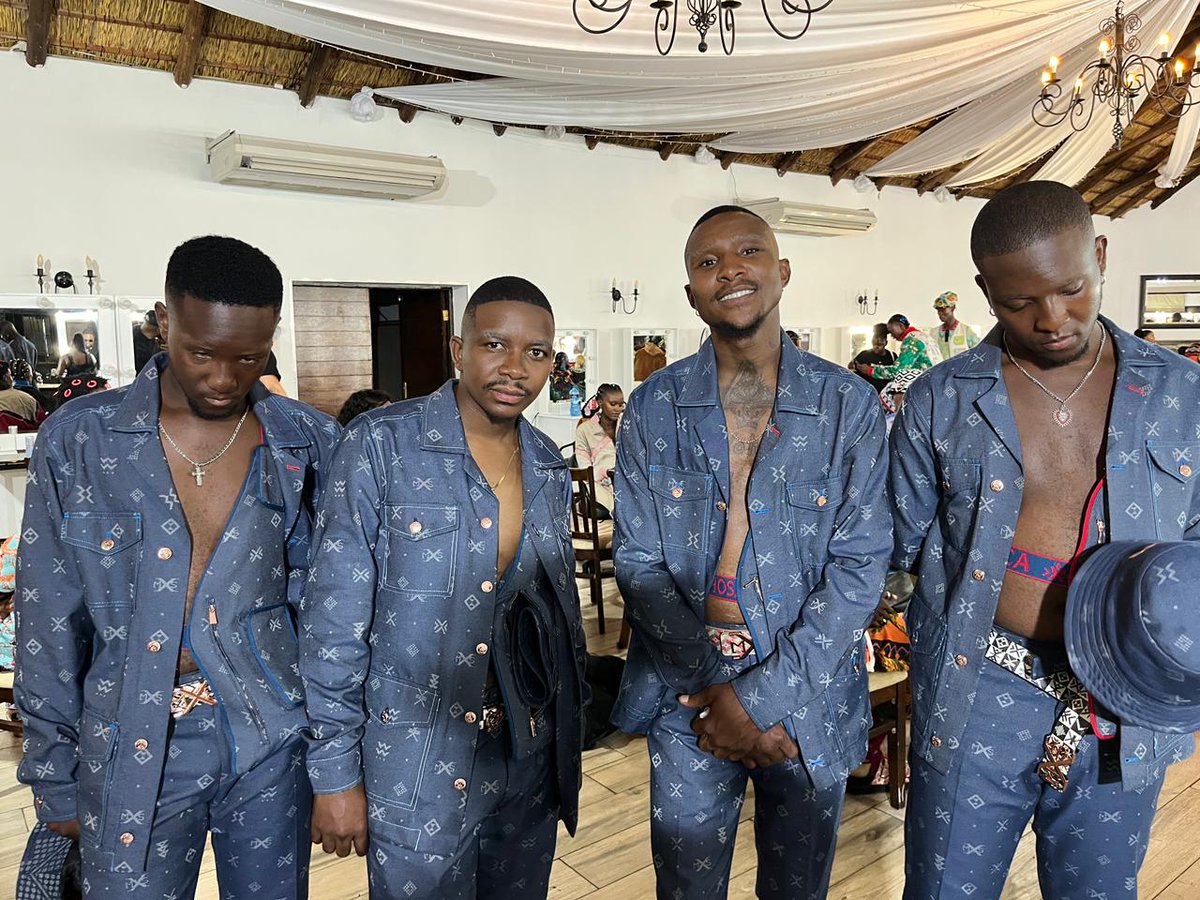 Roṋewa Mathephe tweet media