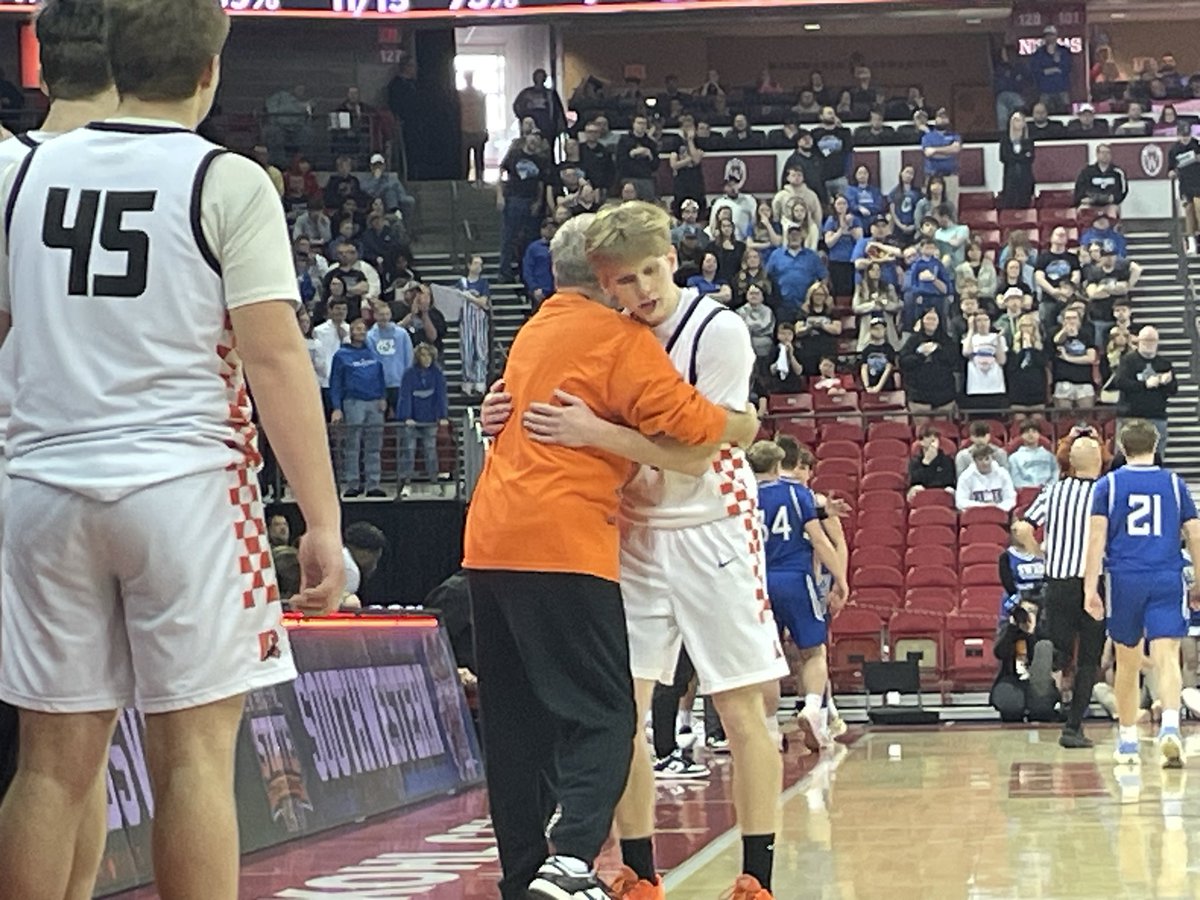 dougritchay's tweet photo. Final: Reedsville 56, Southwestern 48. First state title in 80 years. Congrats @ReedsvilleSD #HSGT https://t.co/ene2pvlrNc