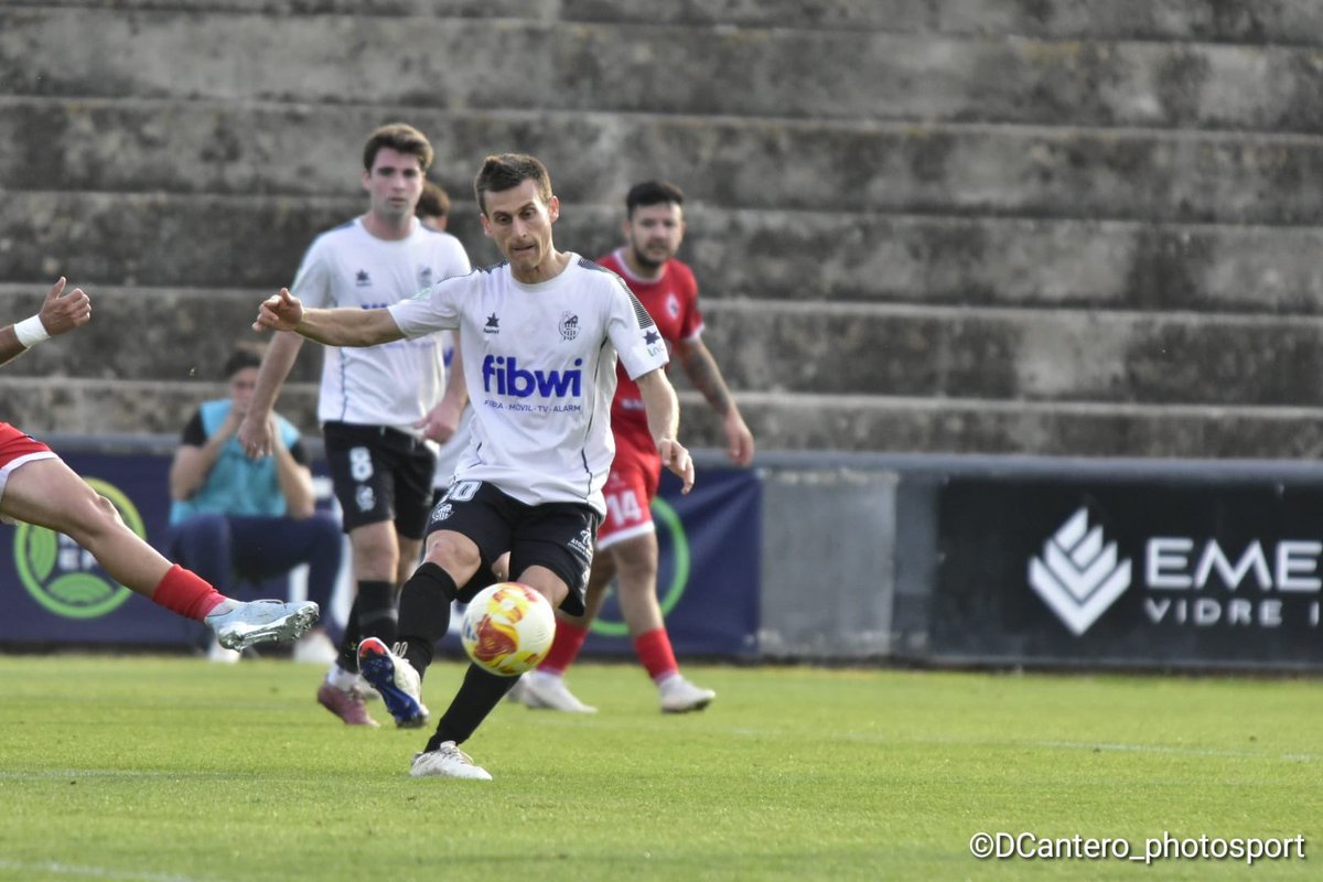 CE Constància tweet media