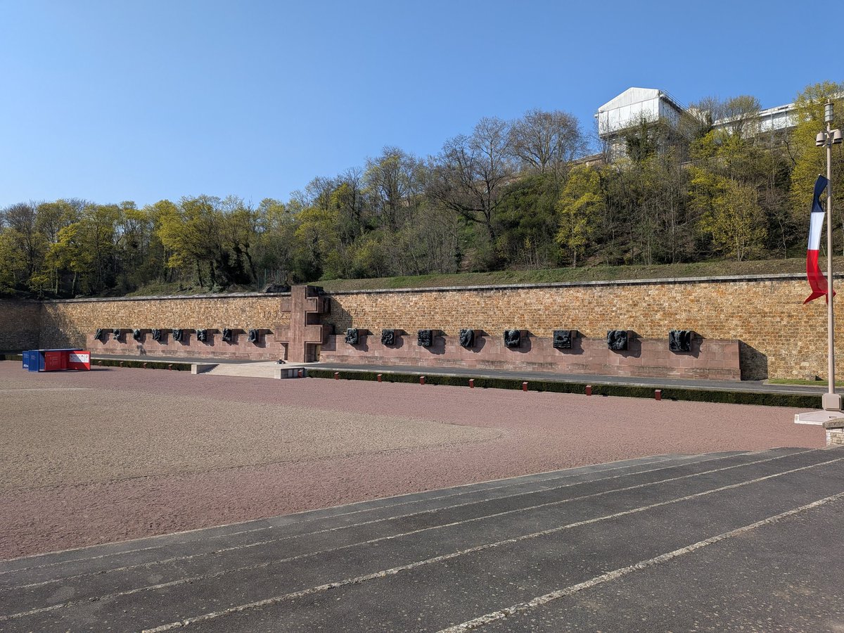 Hammerteeth57 tweet media