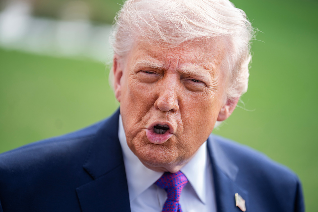 Trump Attacks Robert Mueller After Learning of Death In Stunning Post  mediaite.com/politics/trump…