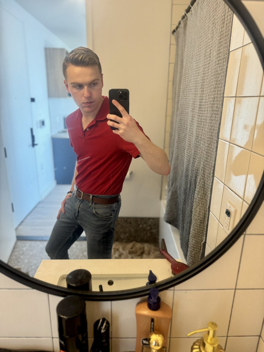 ChadCrimson999's tweet photo. What‘s on your mind?
#boys #cleancut #twink #newyorker https://t.co/6mlIuMaMme