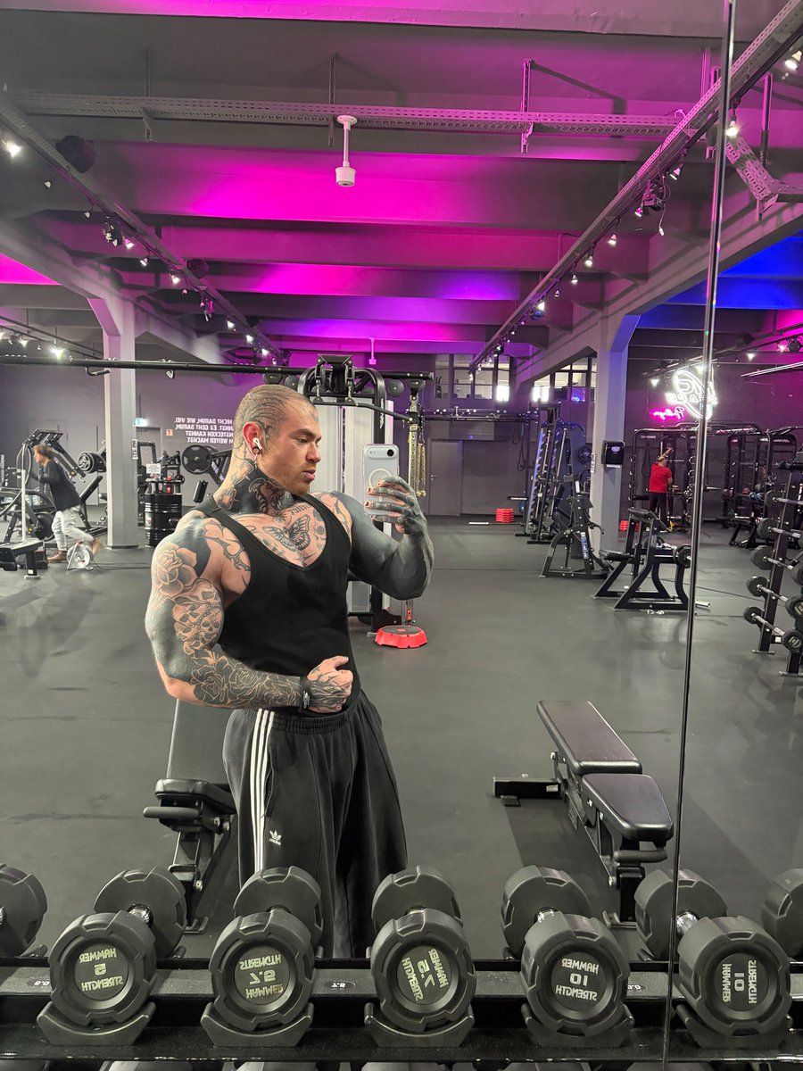 Baki 🖤 tweet media