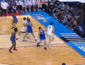 _sistemablanco's tweet image. Aday que suele pegar pases al otro lado, se ha comido el amague esta vez Robbie Avila lo justo para hacerle todo el lío