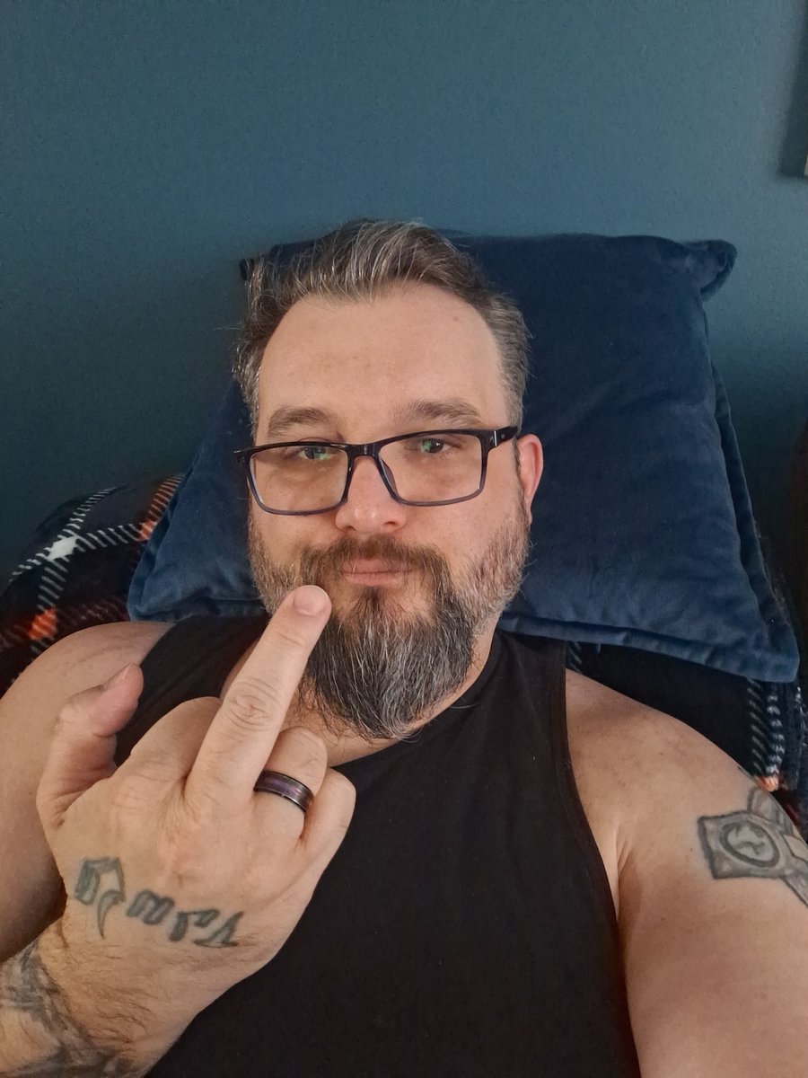 Shea Glover (Stoner Santa) tweet media