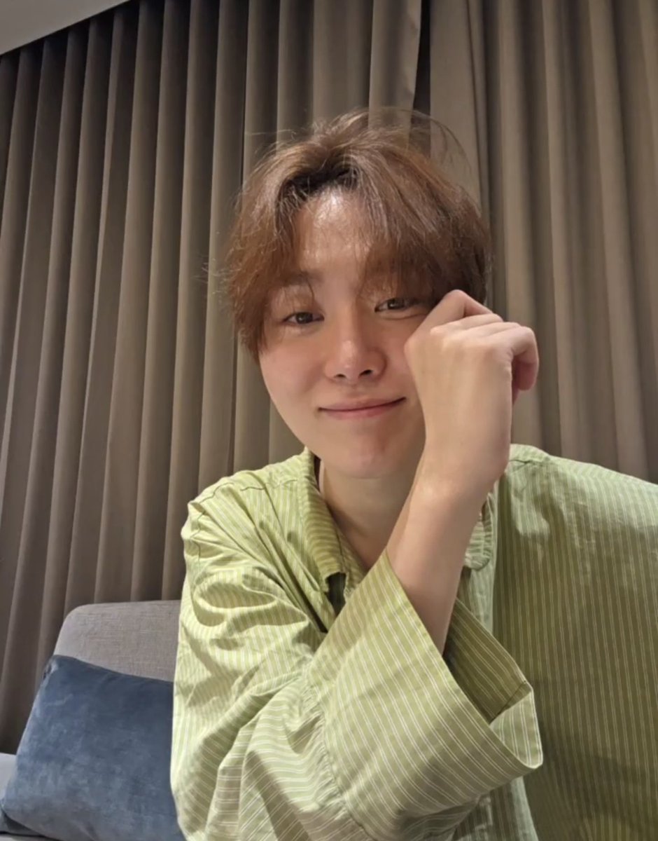 🍊빨리 댓글에 사랑해 보내줘
🍊내 편들
🍊사랑해 

채팅창 바라보는 눈빛이 이런 너인데 어떻게 네 편이 아닐 수 있을까