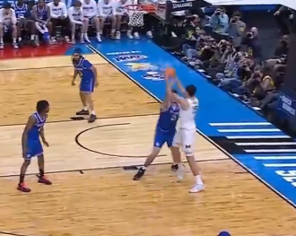 _sistemablanco's tweet image. Aday que suele pegar pases al otro lado, se ha comido el amague esta vez Robbie Avila lo justo para hacerle todo el lío