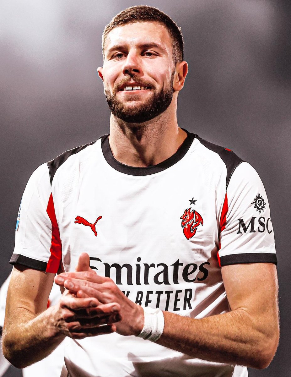Actufoot_stats's tweet photo. Strahinja Pavlović dans l'élite 🇮🇹:

🏟️ 50 matchs 
⚽ 6 buts
🅰️ 3 passes décisives 
9 G/A. https://t.co/Gjl7PwJOLv