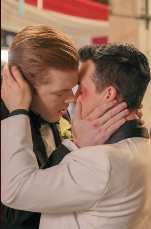 kiersten tweet media