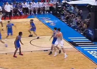 _sistemablanco's tweet image. Aday que suele pegar pases al otro lado, se ha comido el amague esta vez Robbie Avila lo justo para hacerle todo el lío