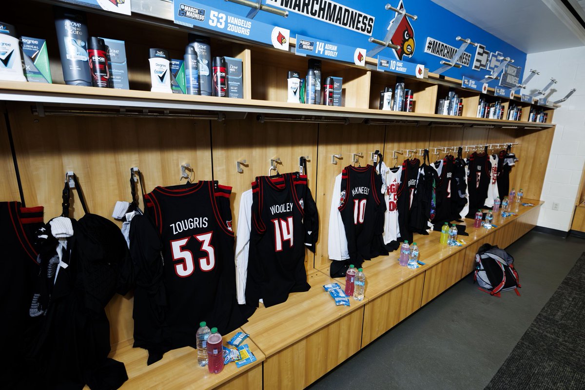 LouisvilleMBB's tweet image. One more afternoon in Buffalo 

#GoCards